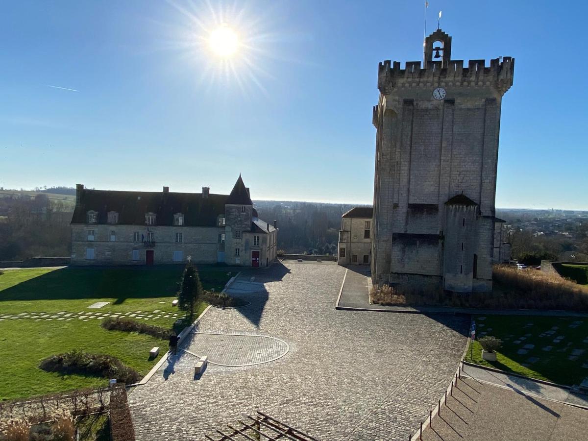 Appartement Face Au Donjon Pons Exteriér fotografie