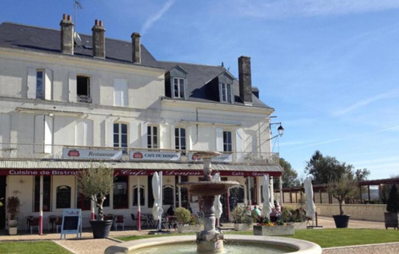 Appartement Face Au Donjon Pons Exteriér fotografie